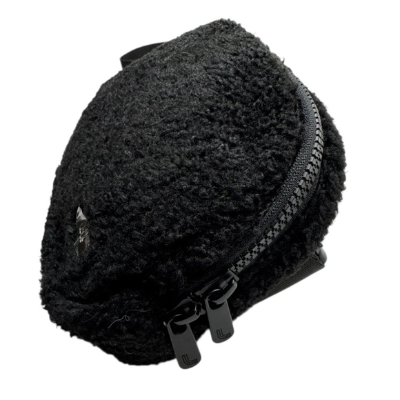 LOLE Sherpa Black Belt Bag - Picture 5 of 12